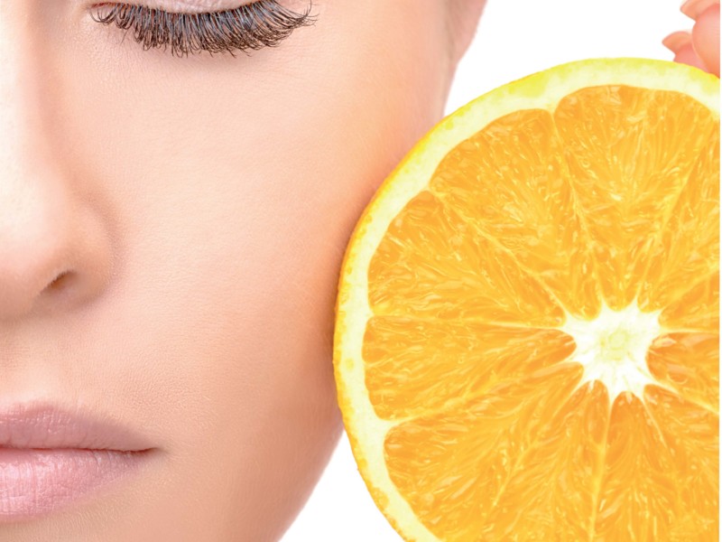Attirance Cosmetics Company presenteert Alissi Brontë