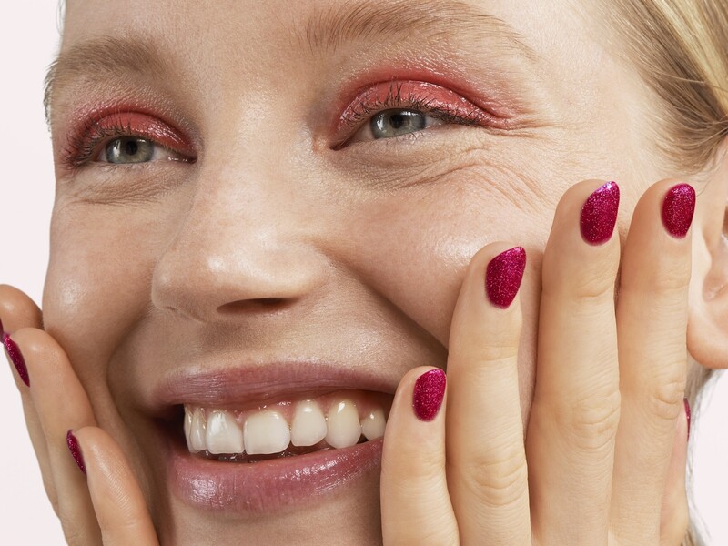 Pink Gellac brengt ode aan de veelzijdigheid van de kleur rood